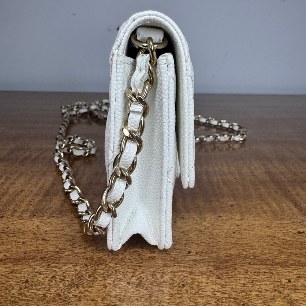 CHANEL White Caviar Leather cardholder on chain - Picture 2 of 15